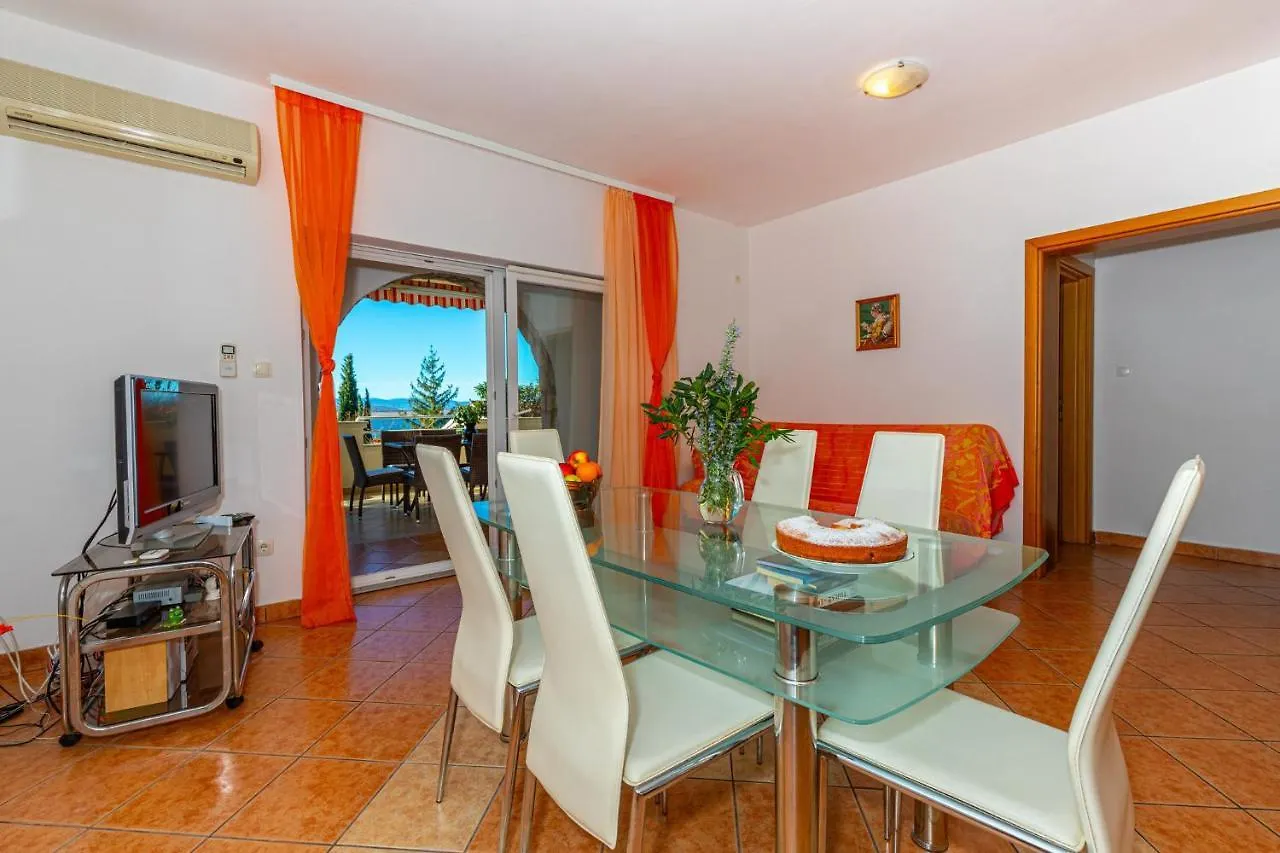 Apartment In Dramalj 41606