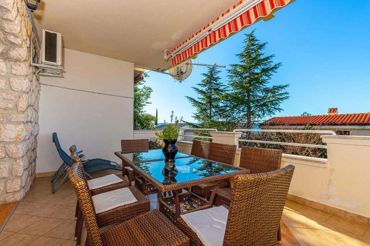 Apartment In Dramalj 41606