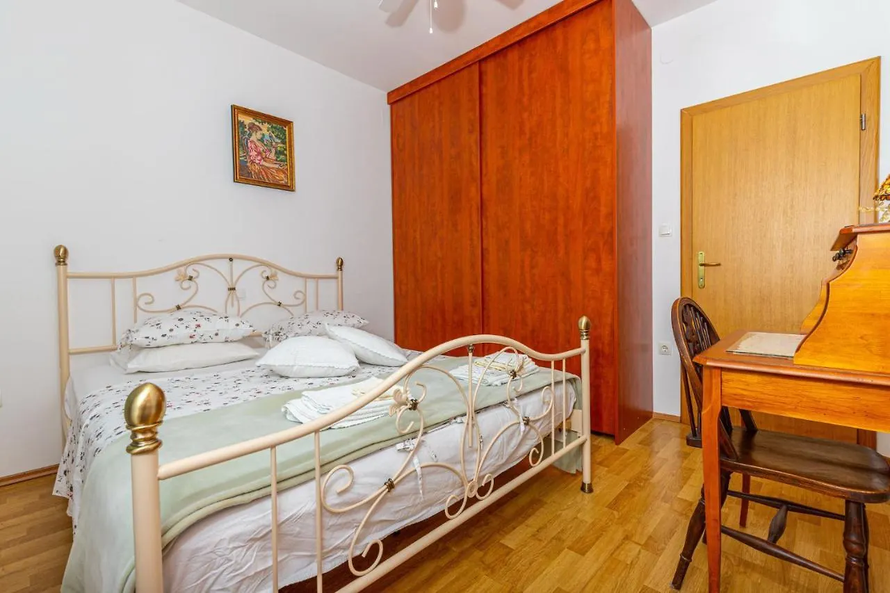 Apartment In Dramalj 41606