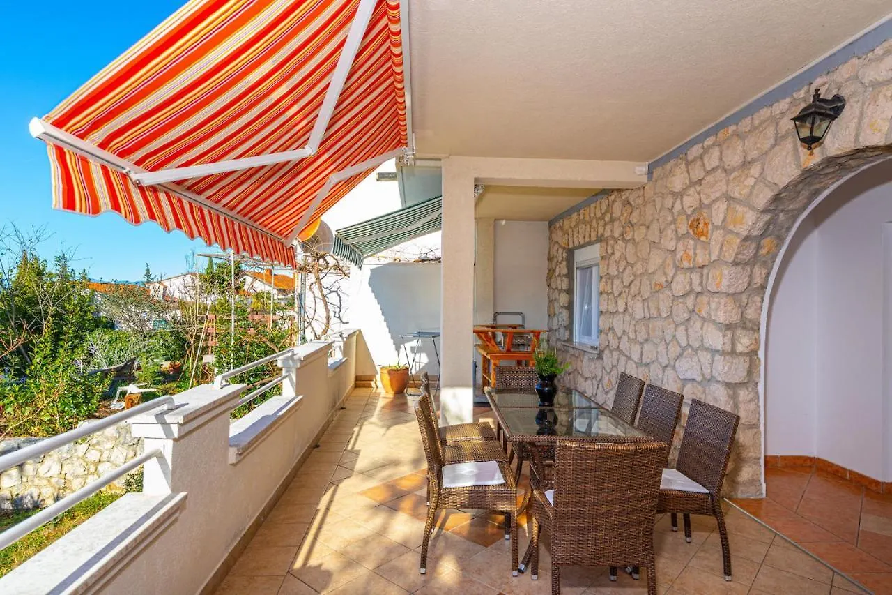 Apartment In Dramalj 41606